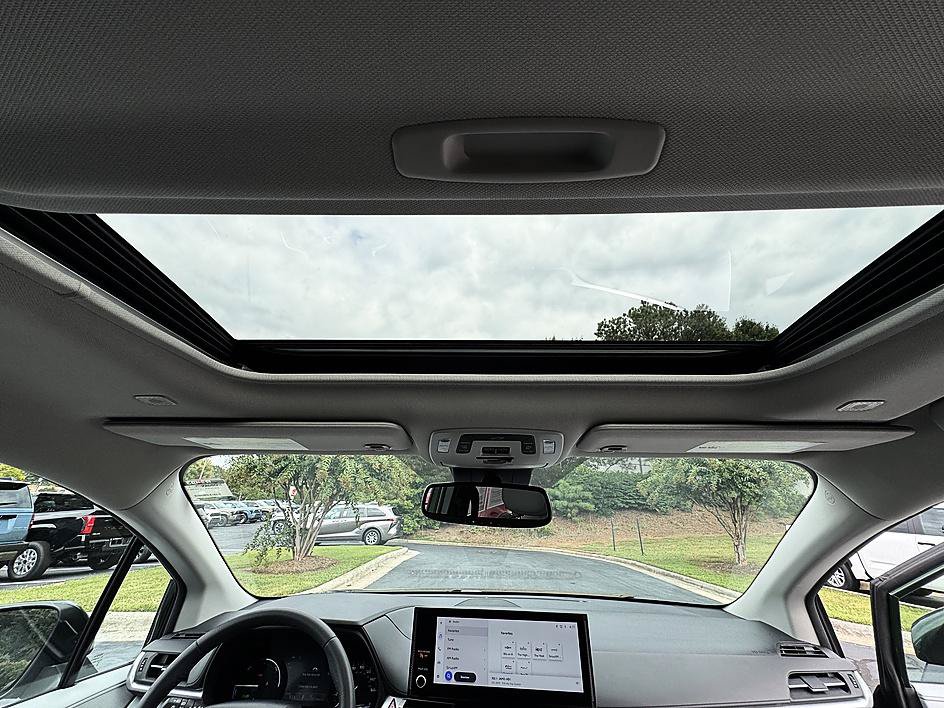 Certified 2026 Toyota Sienna XLE FWD image 22