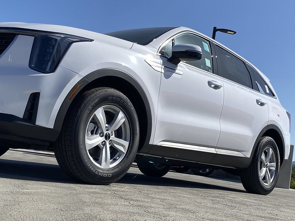 New 2026 Kia Sorento LX FWD image 10