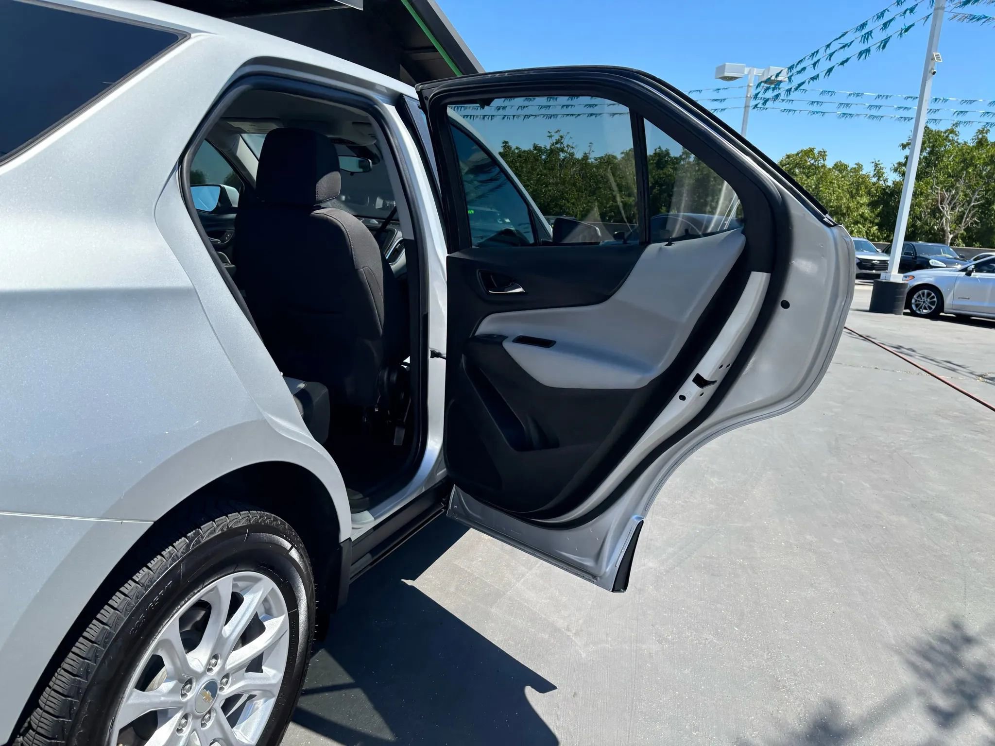 Used 2021 Chevrolet Equinox LT w/ LPO, Cargo Package image 14