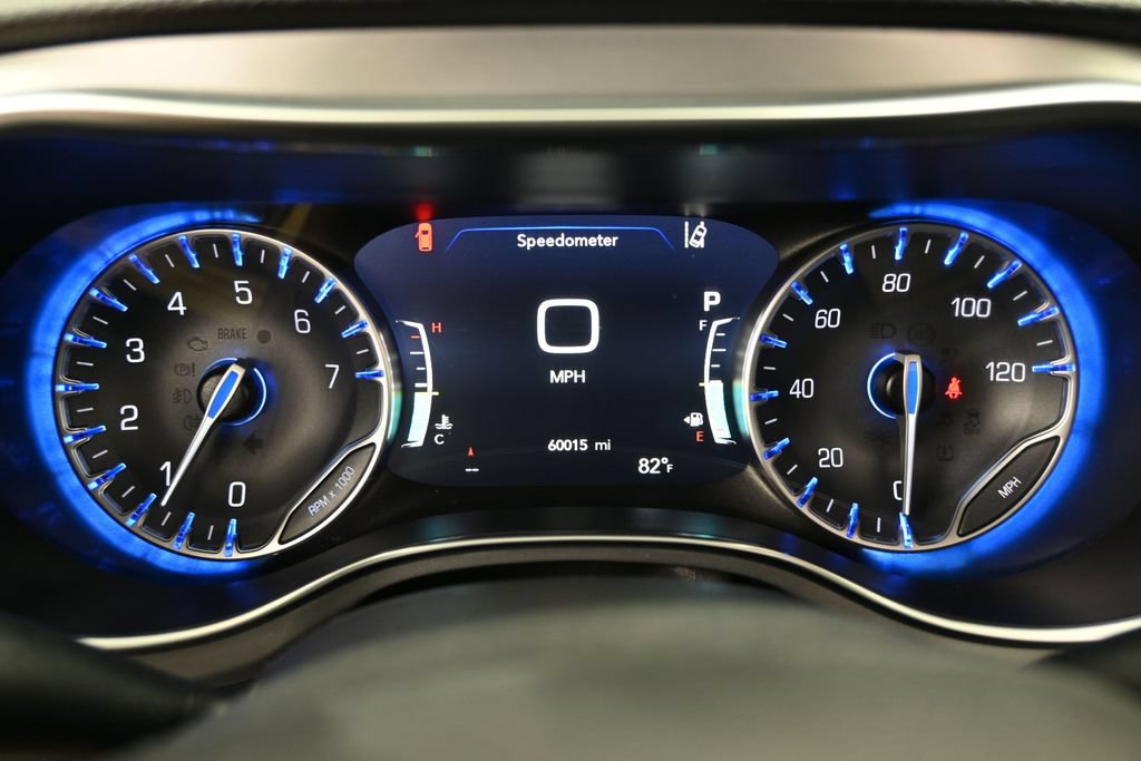 Used 2025 Chrysler Pacifica Limited FWD image 22