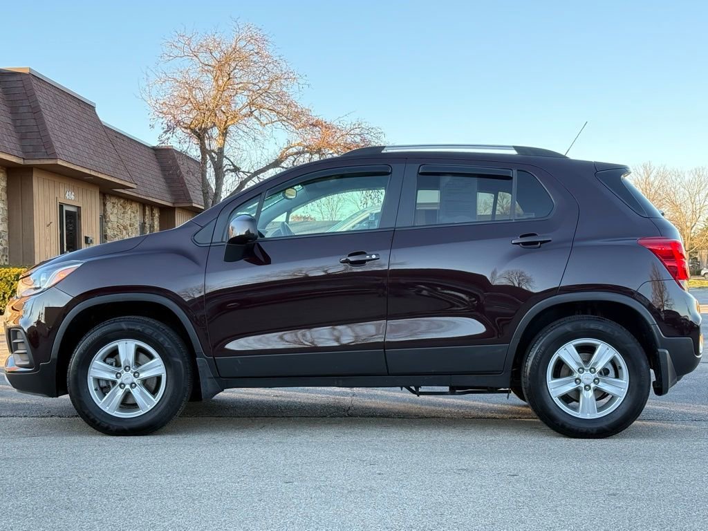 Used 2021 Chevrolet Trax LT w/ LT Convenience Package image 2
