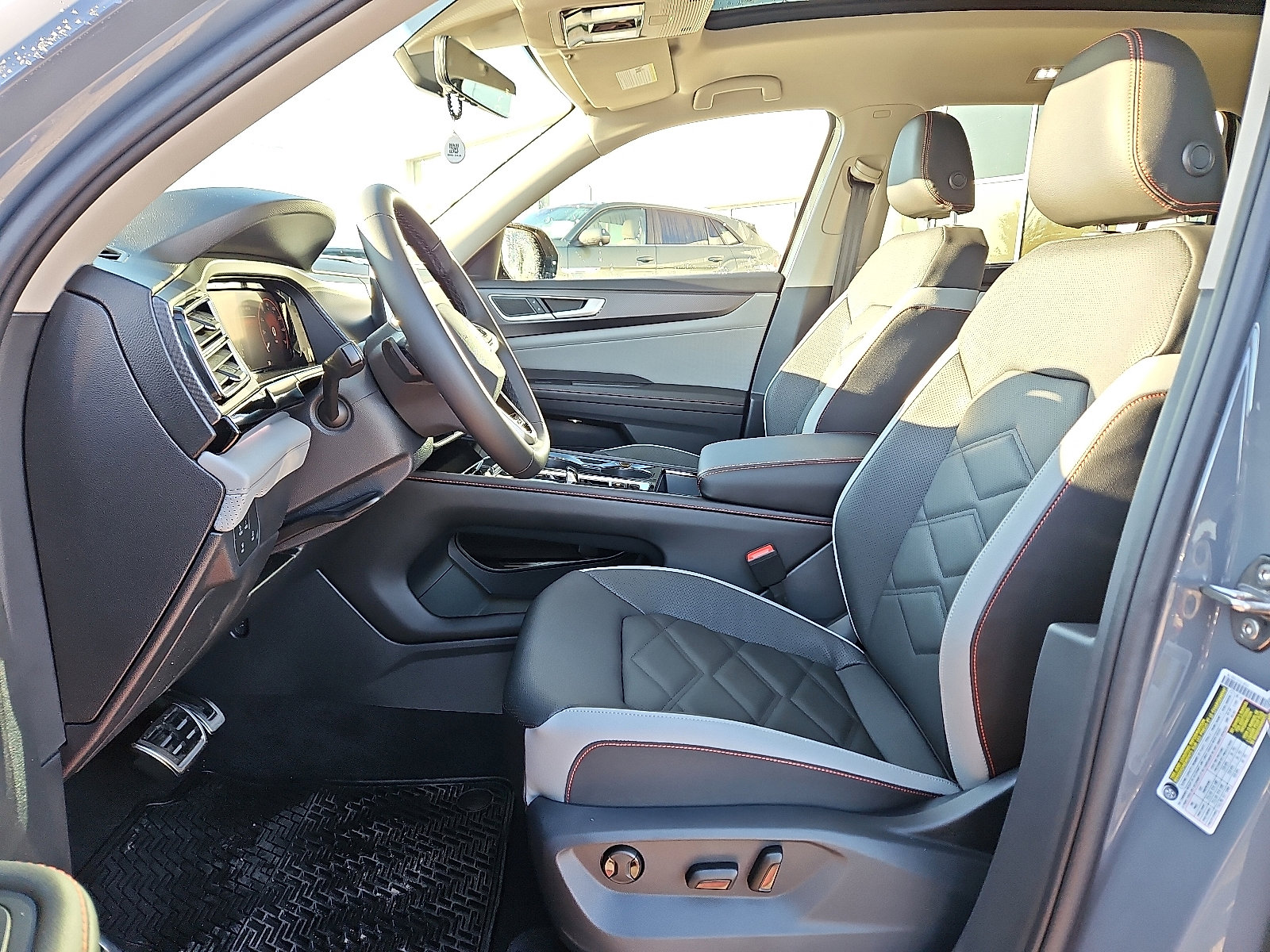 New 2026 Volkswagen Atlas Peak Edition image 12