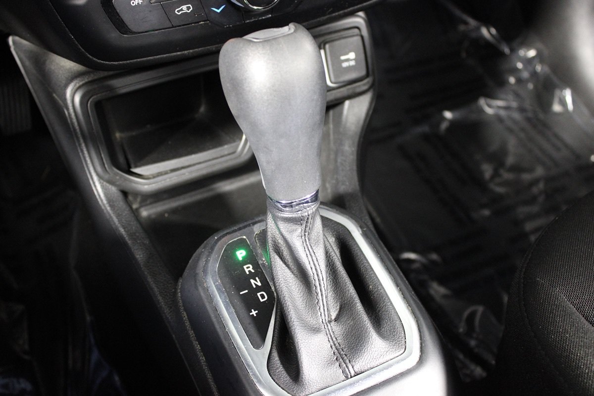 Used 2019 Jeep Renegade Latitude w/ Popular Equipment Group FWD image 10