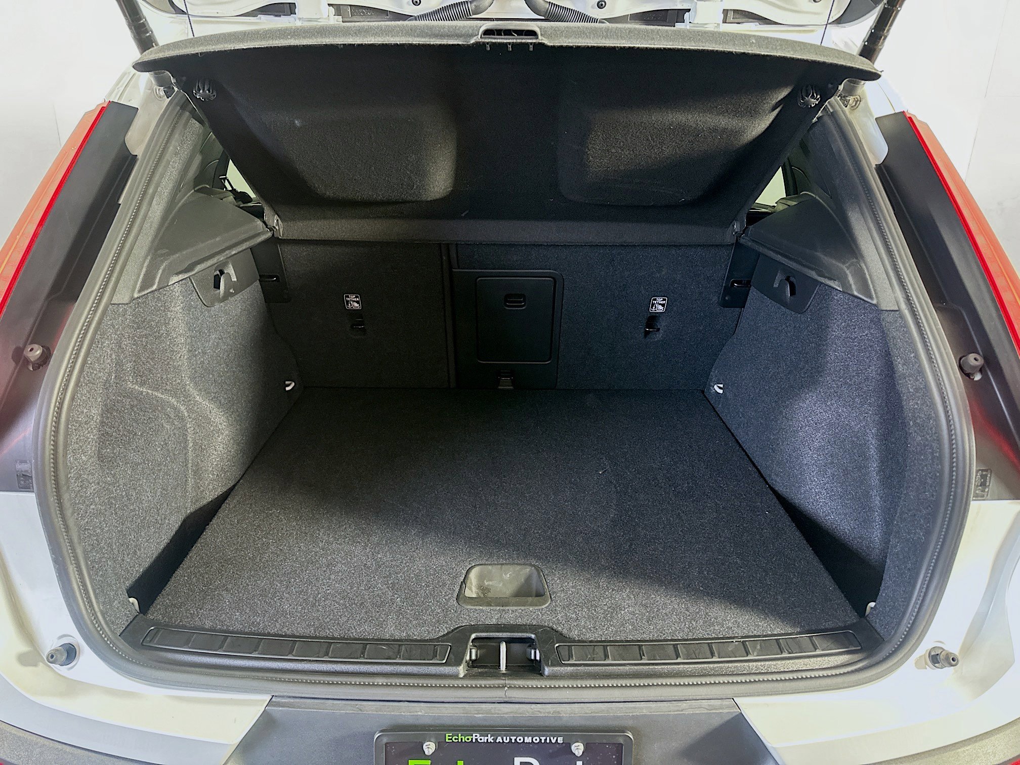 Used 2025 Volvo XC40 B5 Core image 28