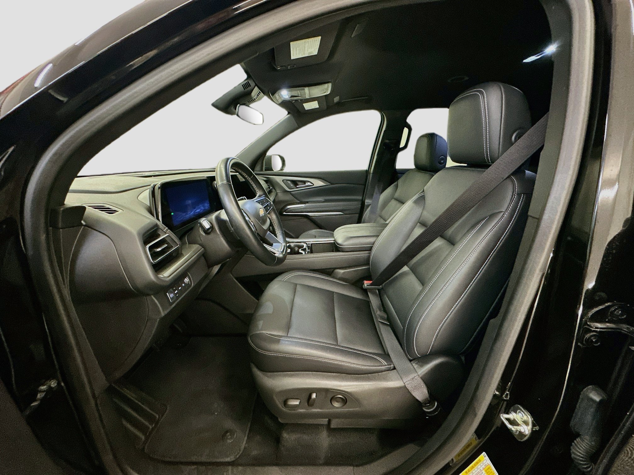Used 2025 Chevrolet Traverse LT AWD/4WD image 13