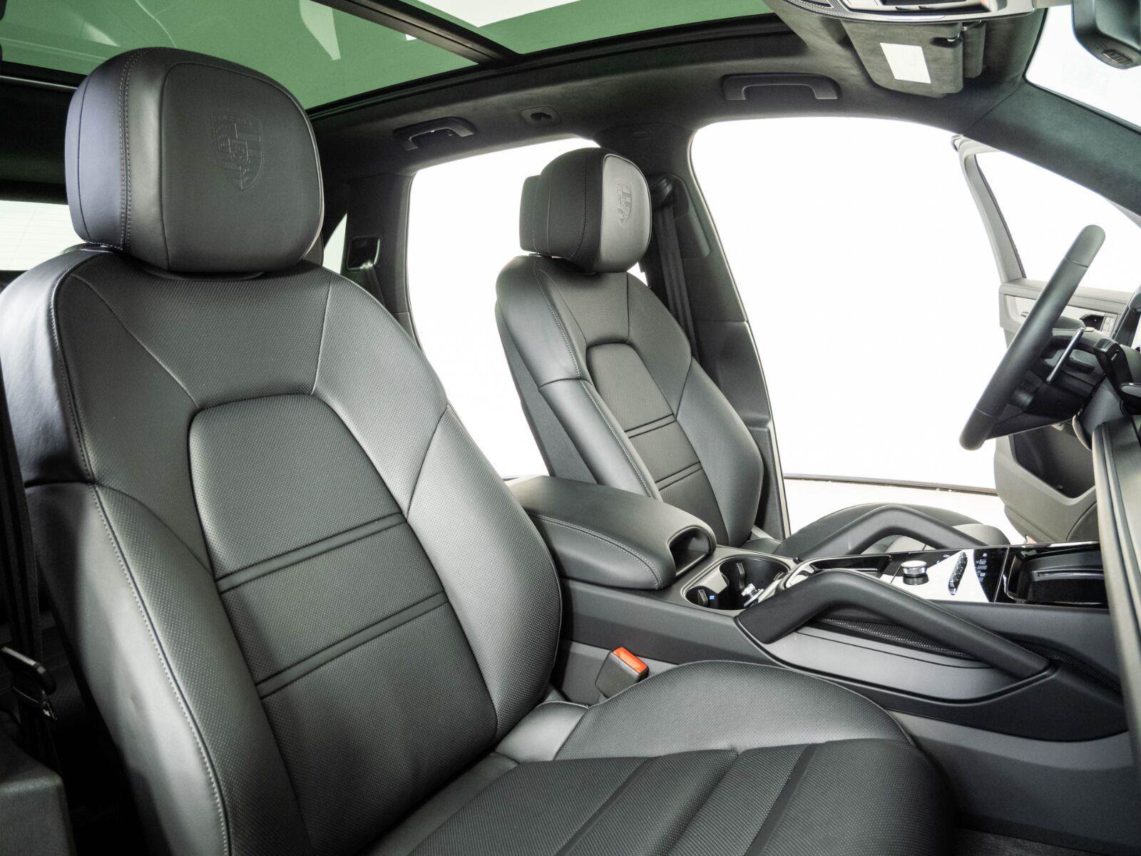 Certified 2026 Porsche Cayenne GTS AWD/4WD image 24