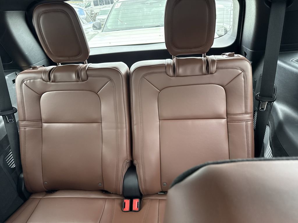 Used 2025 Lincoln Aviator Reserve w/ Equipment Group 201A image 15