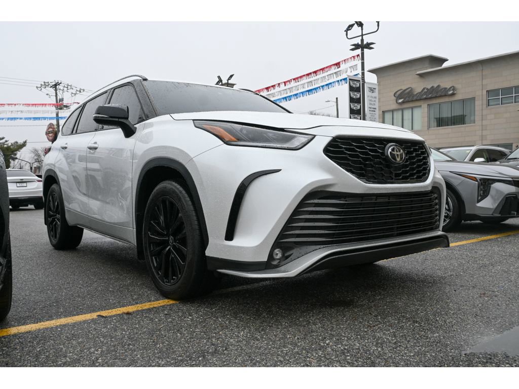 Used 2024 Toyota Highlander XSE image 2