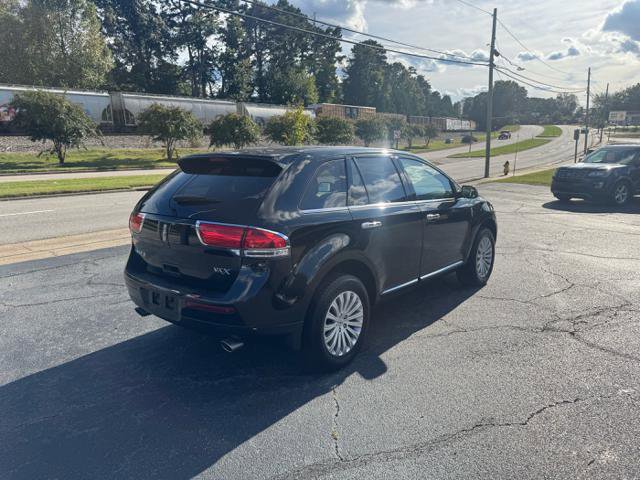 Used 2013 Lincoln MKX FWD image 3