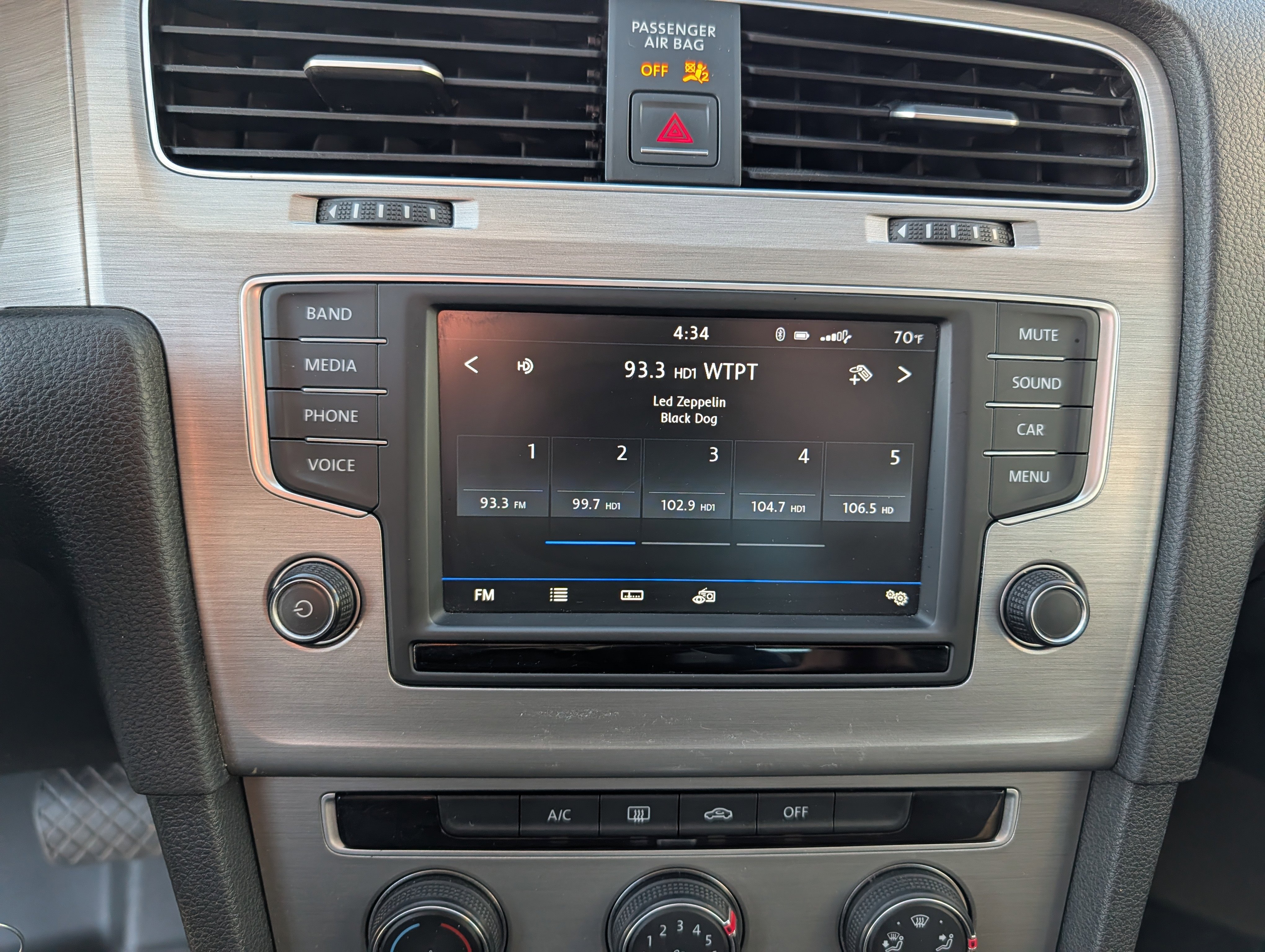 Used 2017 Volkswagen Golf S image 19