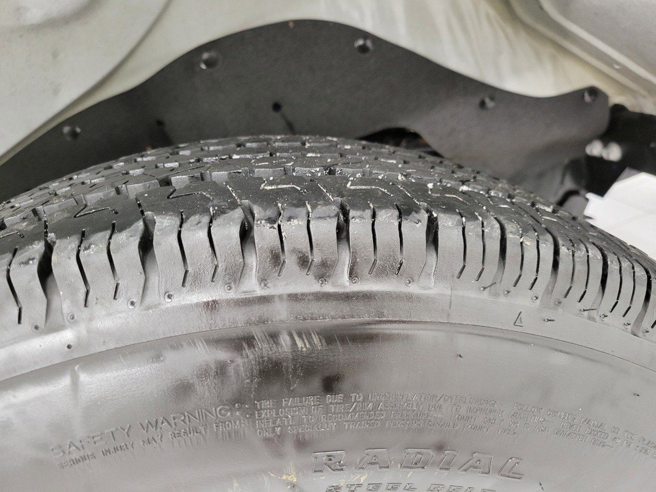 Used 2025 Chevrolet Express 3500 LS image 4