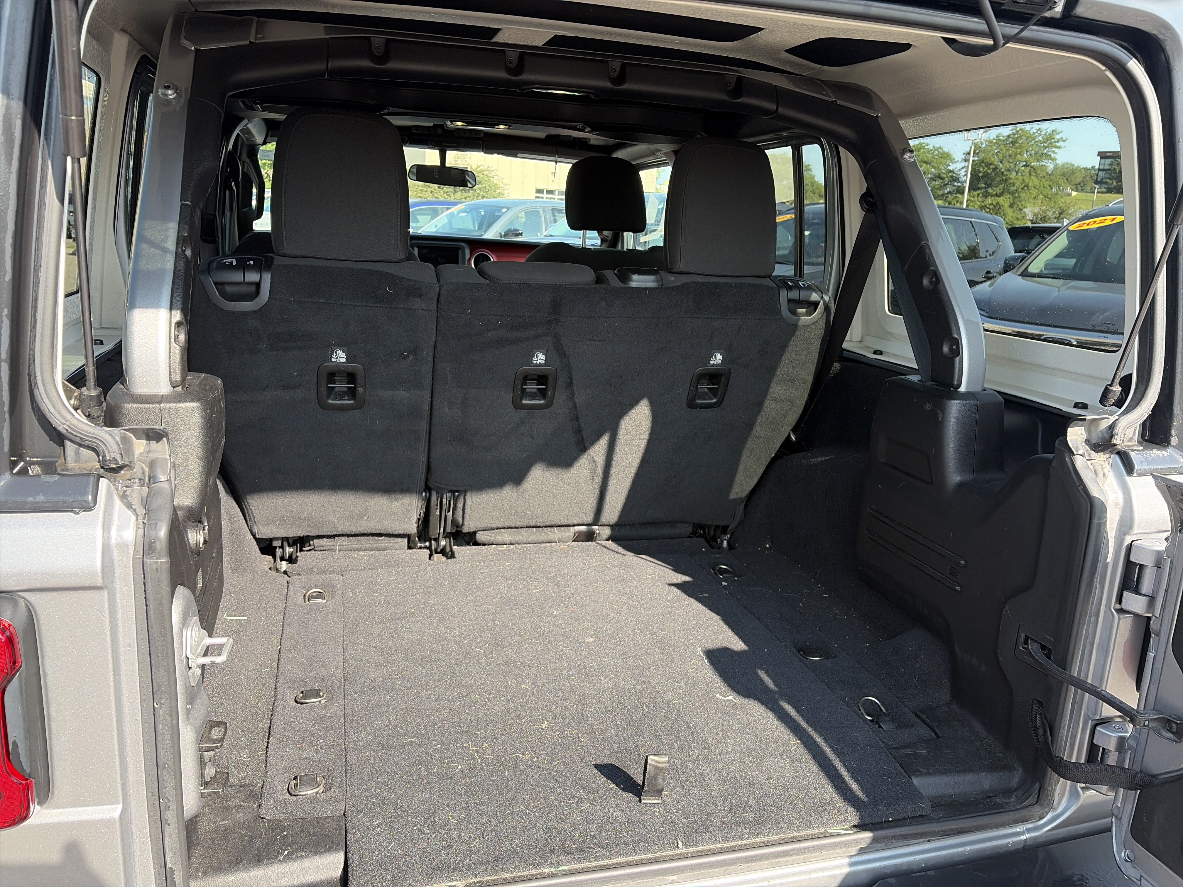 Used 2019 Jeep Wrangler Unlimited Rubicon w/ LED Lighting Group AWD/4WD image 12