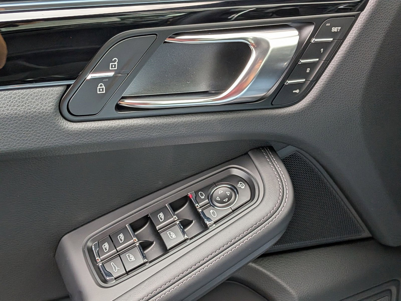 New 2026 Porsche Macan image 15