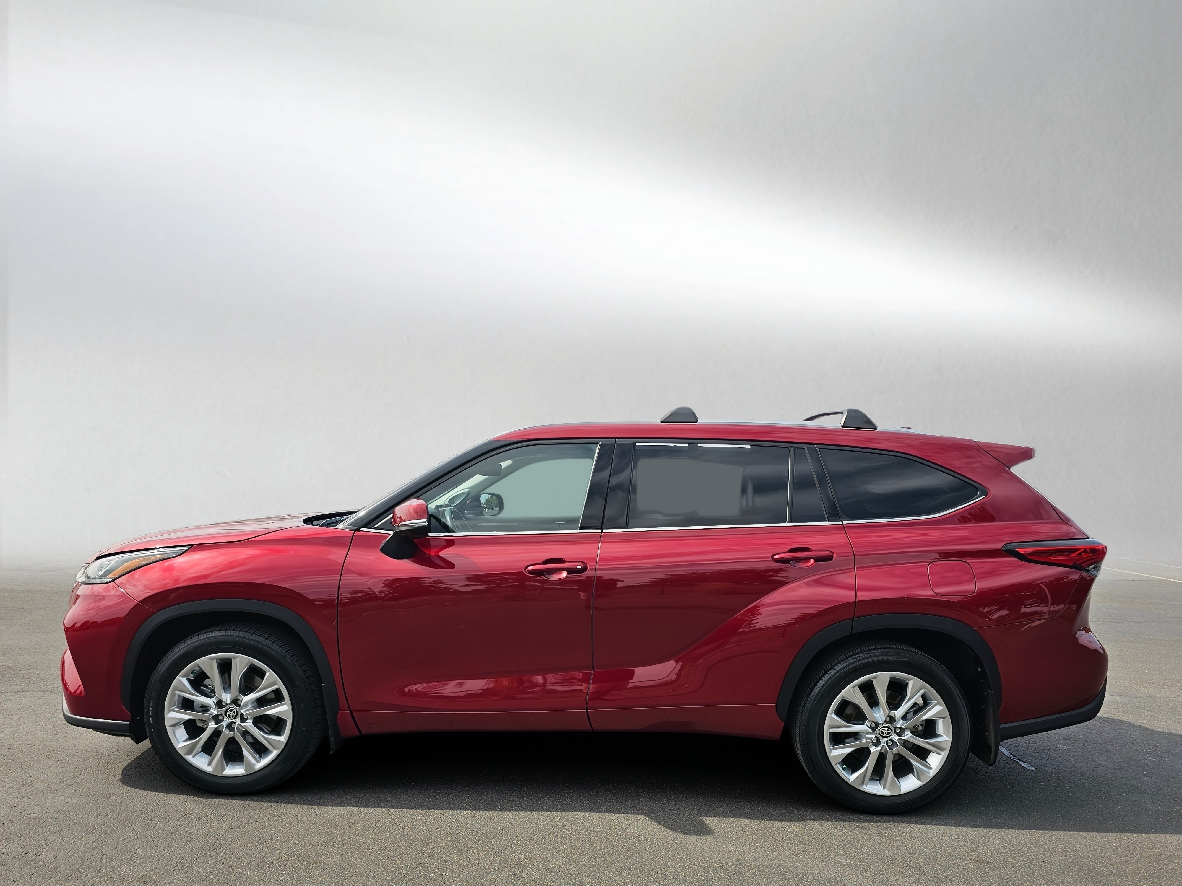 Used 2021 Toyota Highlander Limited AWD/4WD image 2
