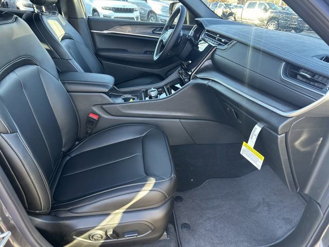 New 2025 Jeep Grand Cherokee Limited image 13
