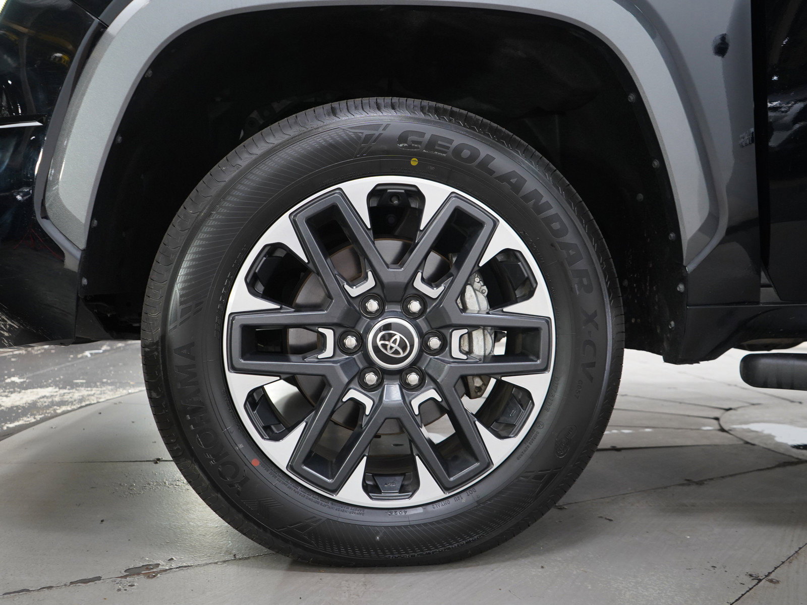Used 2023 Toyota Tundra Limited AWD/4WD image 33