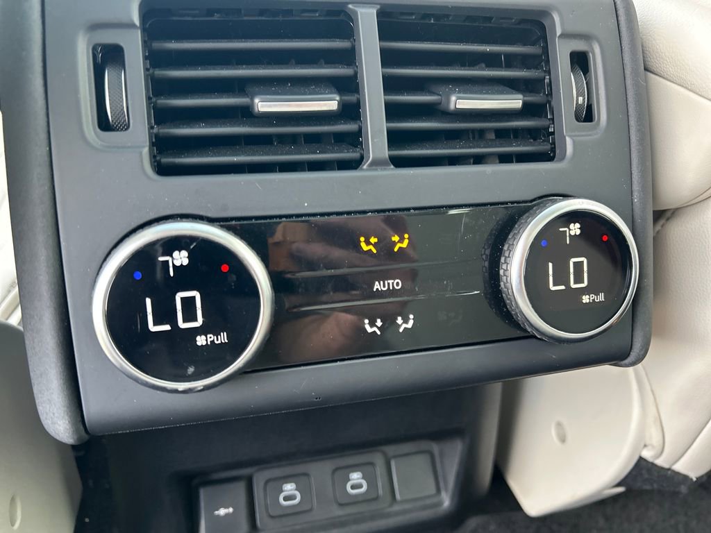 Used 2025 Land Rover Discovery S image 48