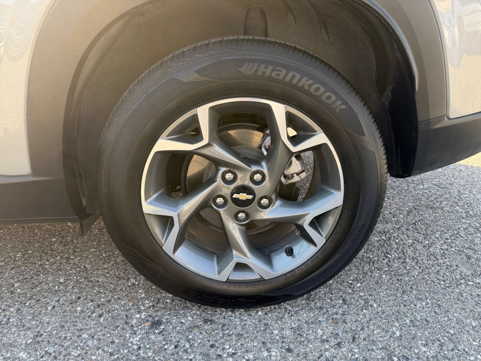 Used 2025 Chevrolet Trax LT FWD image 29
