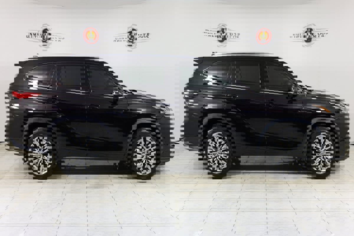 Used 2021 Toyota Highlander Platinum image 2