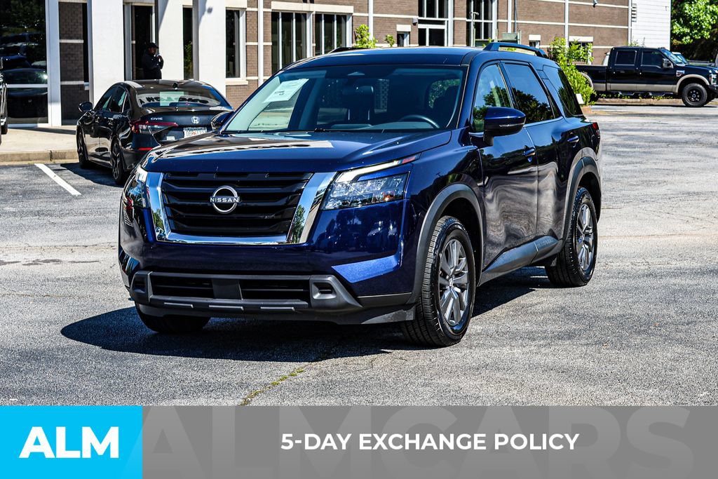 Used 2025 Nissan Pathfinder SV FWD image 4