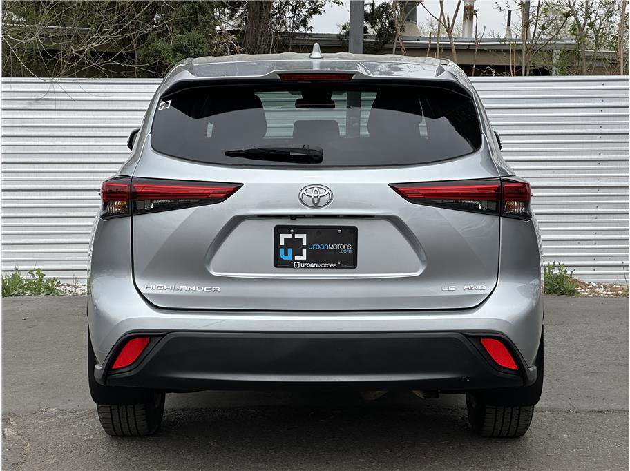 Used 2020 Toyota Highlander LE AWD/4WD image 11