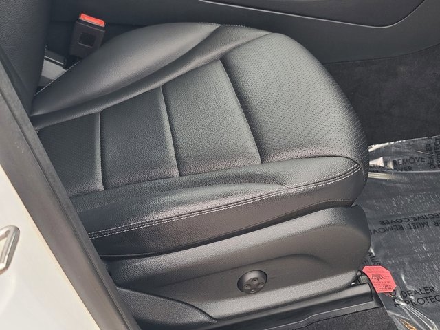 Used 2022 Mercedes-Benz GLC 300 4MATIC w/ Multimedia Package Lite image 11