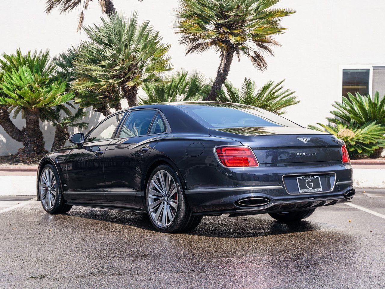 Used 2025 Bentley Flying Spur Plug-In Hybrid image 3