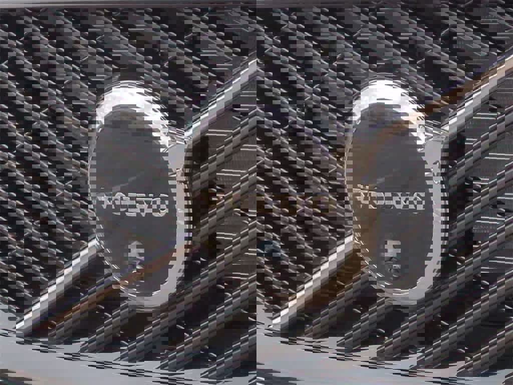 Certified 2026 Volvo XC60 B5 Plus w/ Protection Package Premier image 11