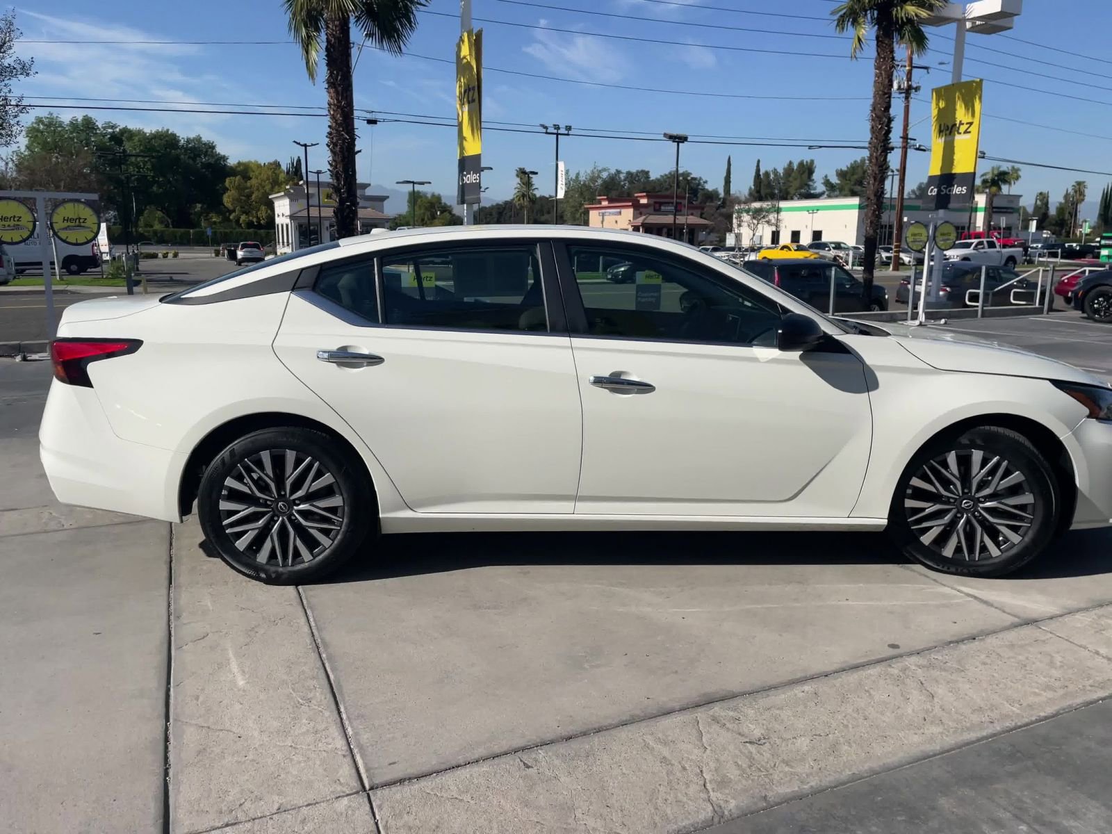 Used 2025 Nissan Altima 2.5 SV FWD image 16