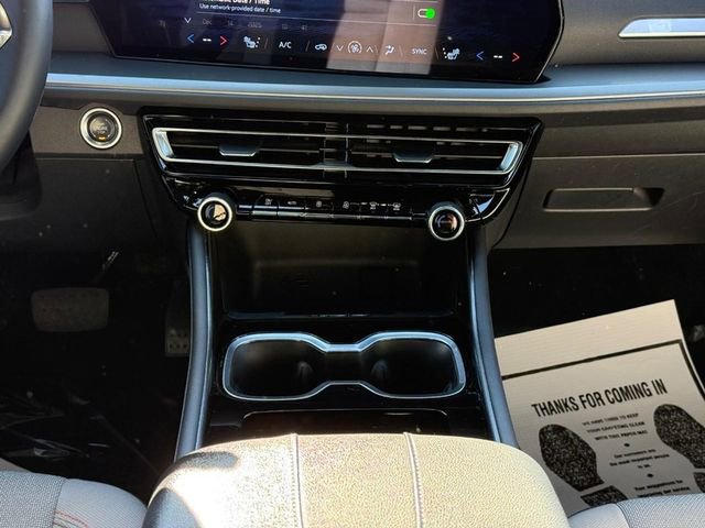 Used 2024 Chevrolet Traverse LT image 15