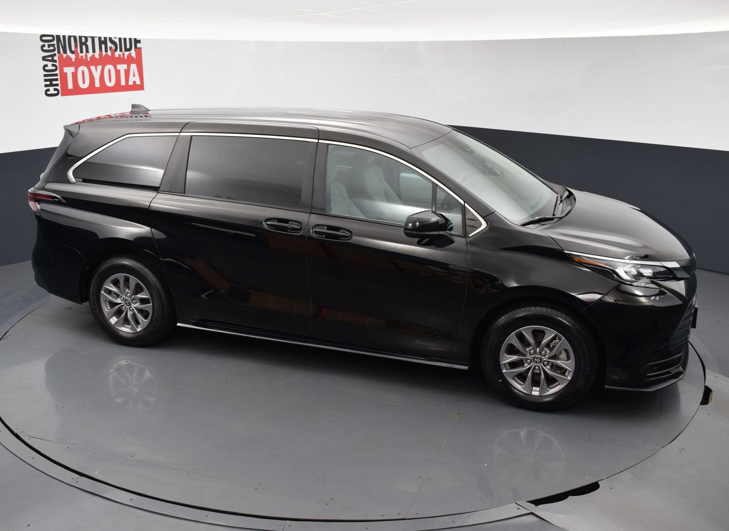 Used 2025 Toyota Sienna LE FWD image 22