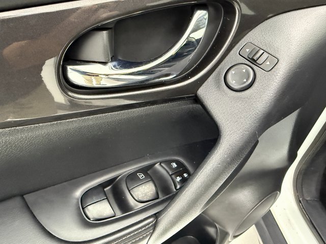 Used 2019 Nissan Rogue SV image 28