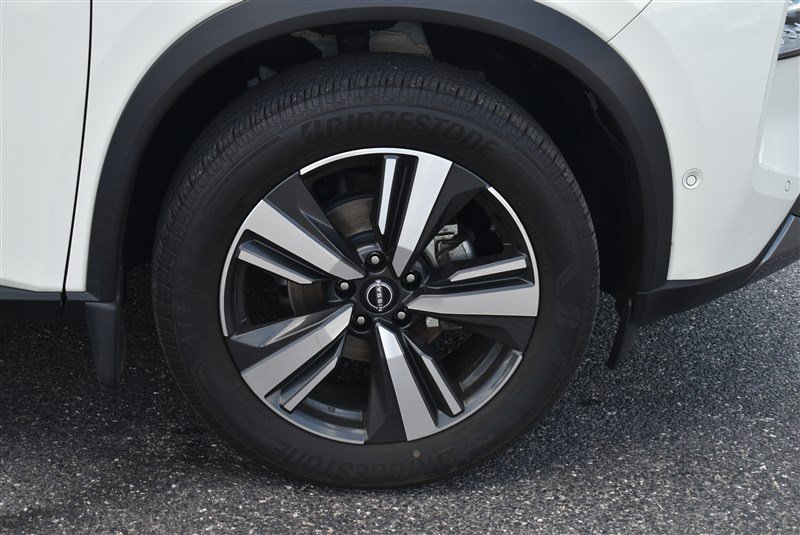 Used 2023 Nissan Rogue SL w/ SL Premium Package AWD/4WD image 3