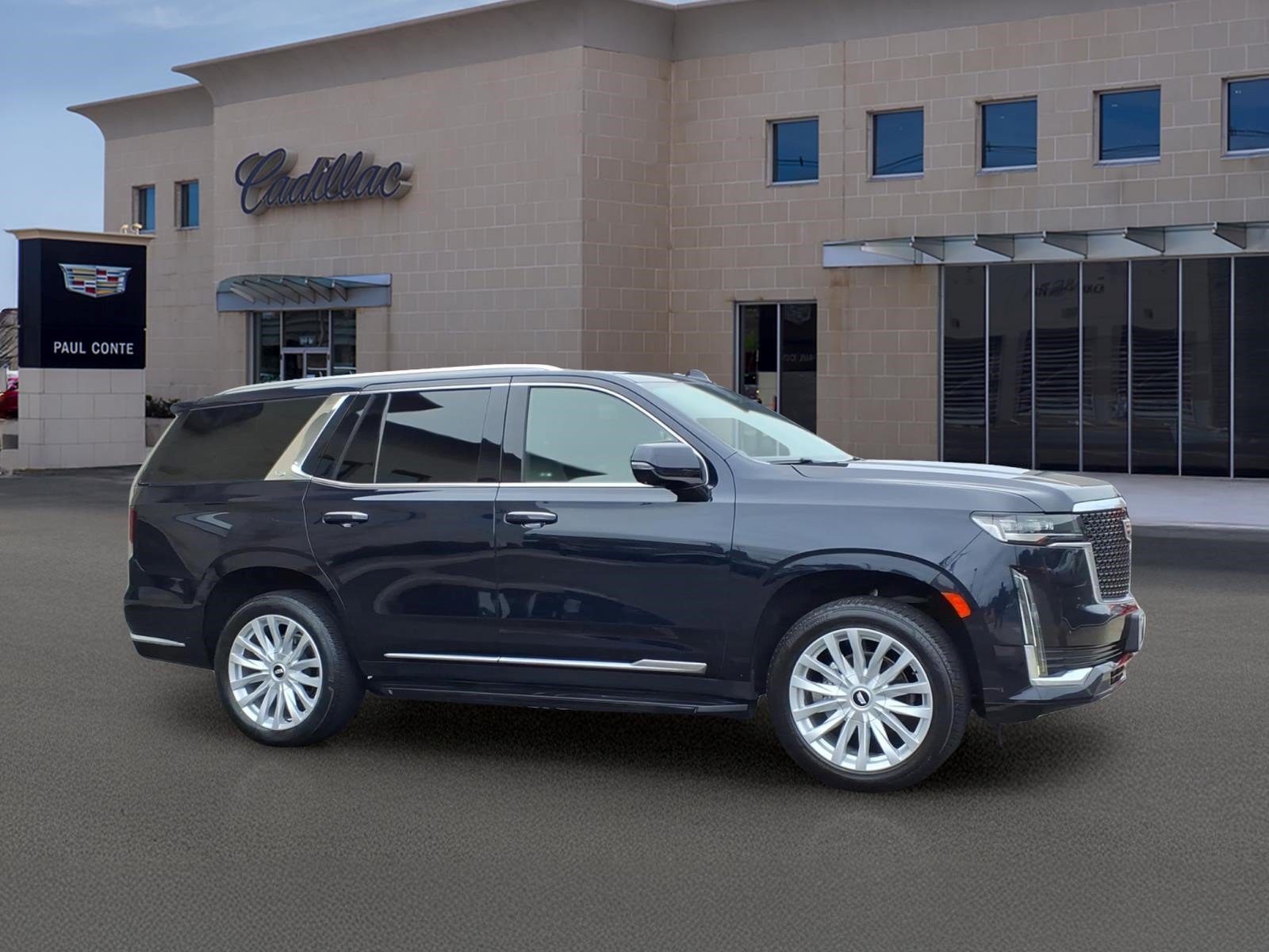 Used 2023 Cadillac Escalade Luxury AWD/4WD image 4