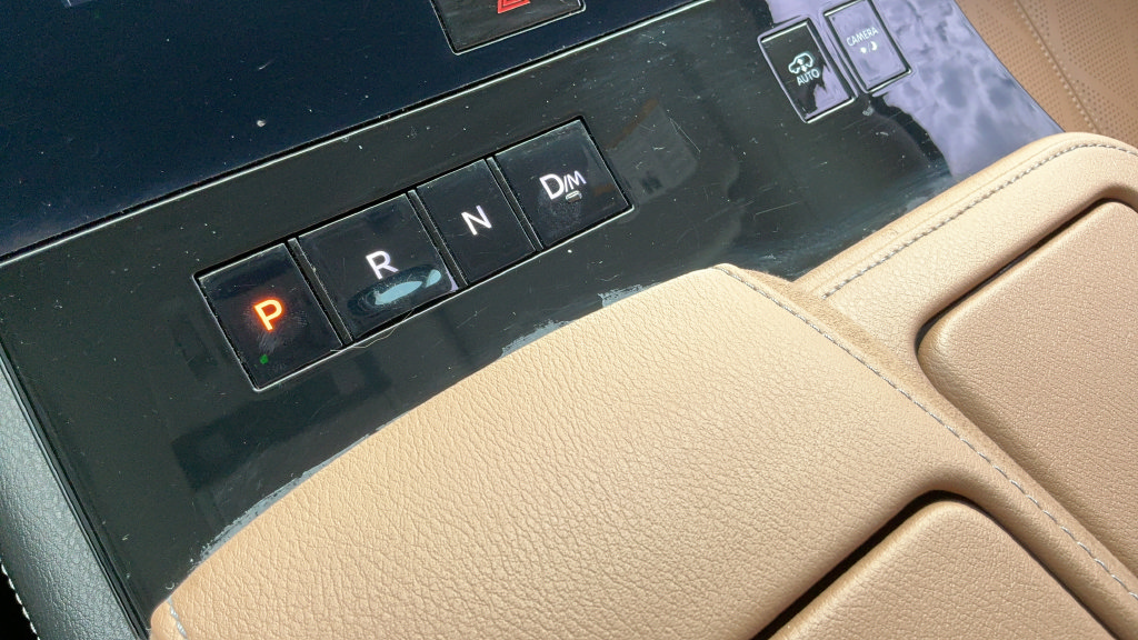 Used 2025 INFINITI QX80 Sensory AWD/4WD image 15