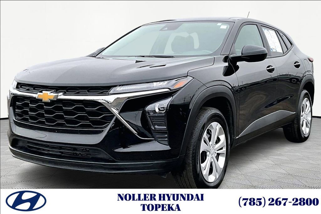 Used 2025 Chevrolet Trax LS image 1