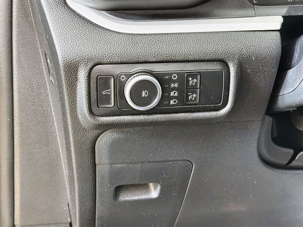 Used 2023 Ford Explorer XLT w/ Equipment Group 202A AWD/4WD image 30