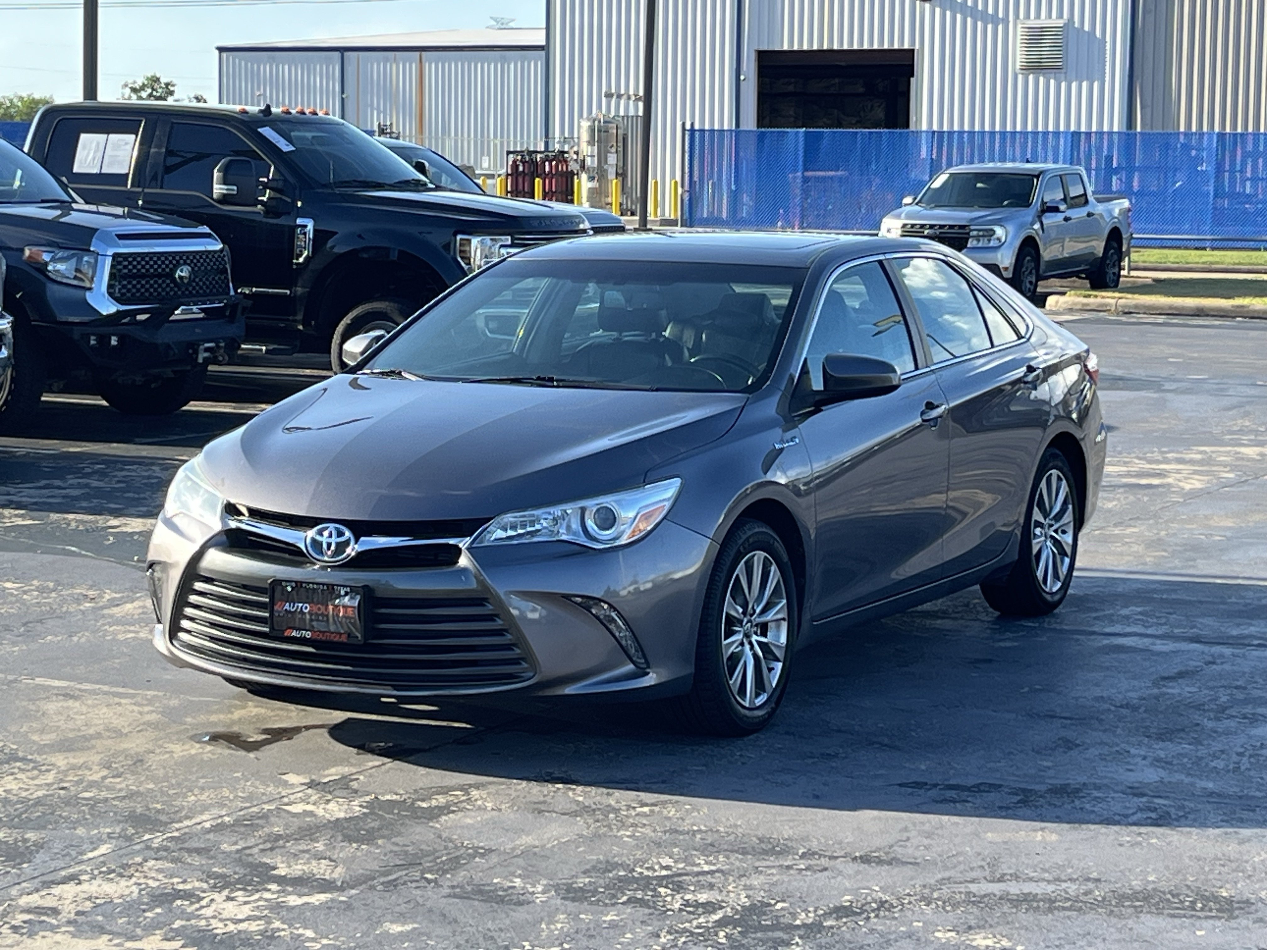 Used 2017 Toyota Camry XLE w/ Moonroof Package FWD image 3