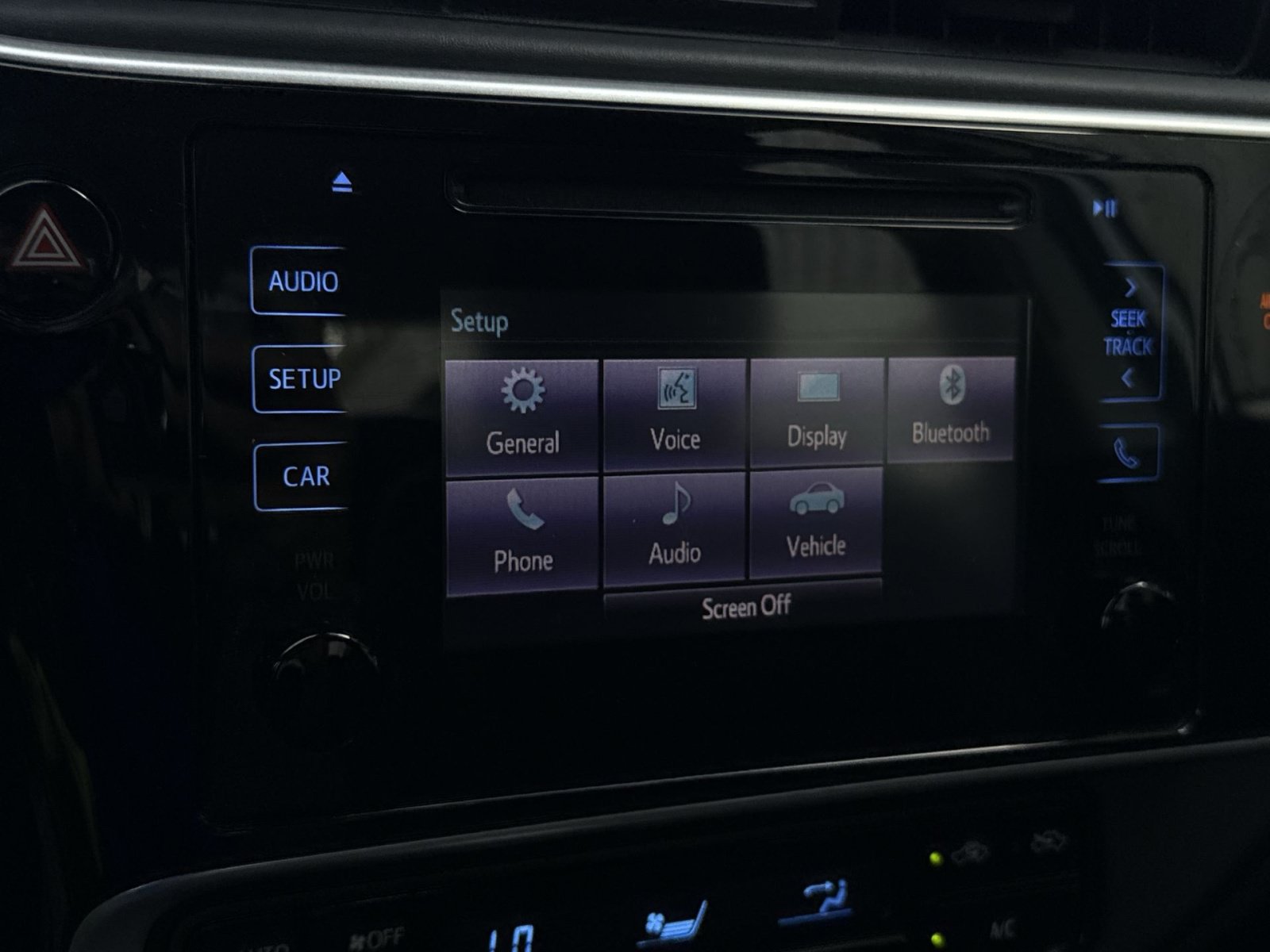 Used 2018 Toyota Corolla LE FWD image 13