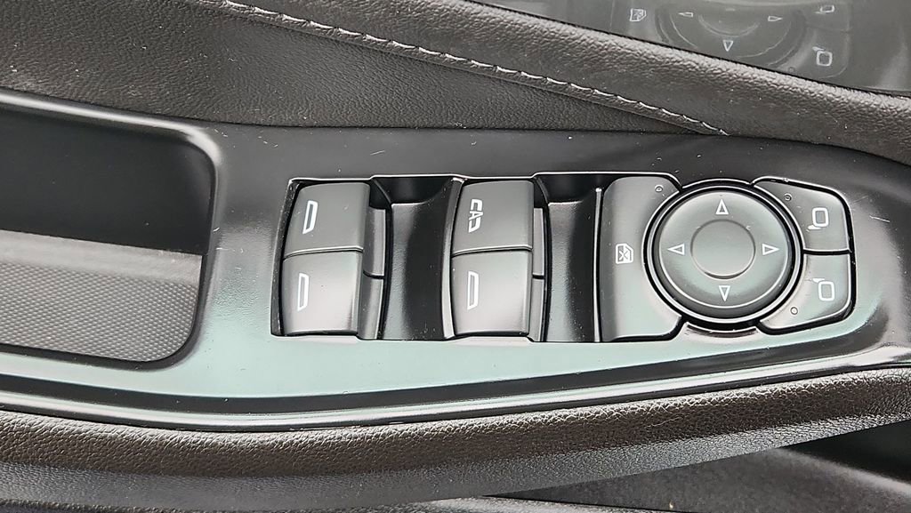 Used 2023 Chevrolet Traverse LT image 17