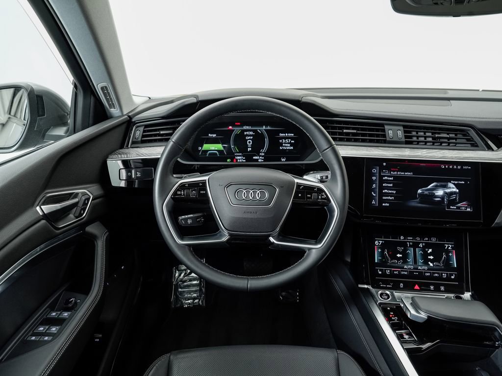 Used 2023 Audi e-tron Premium Plus w/ Premium Plus Package AWD/4WD image 16