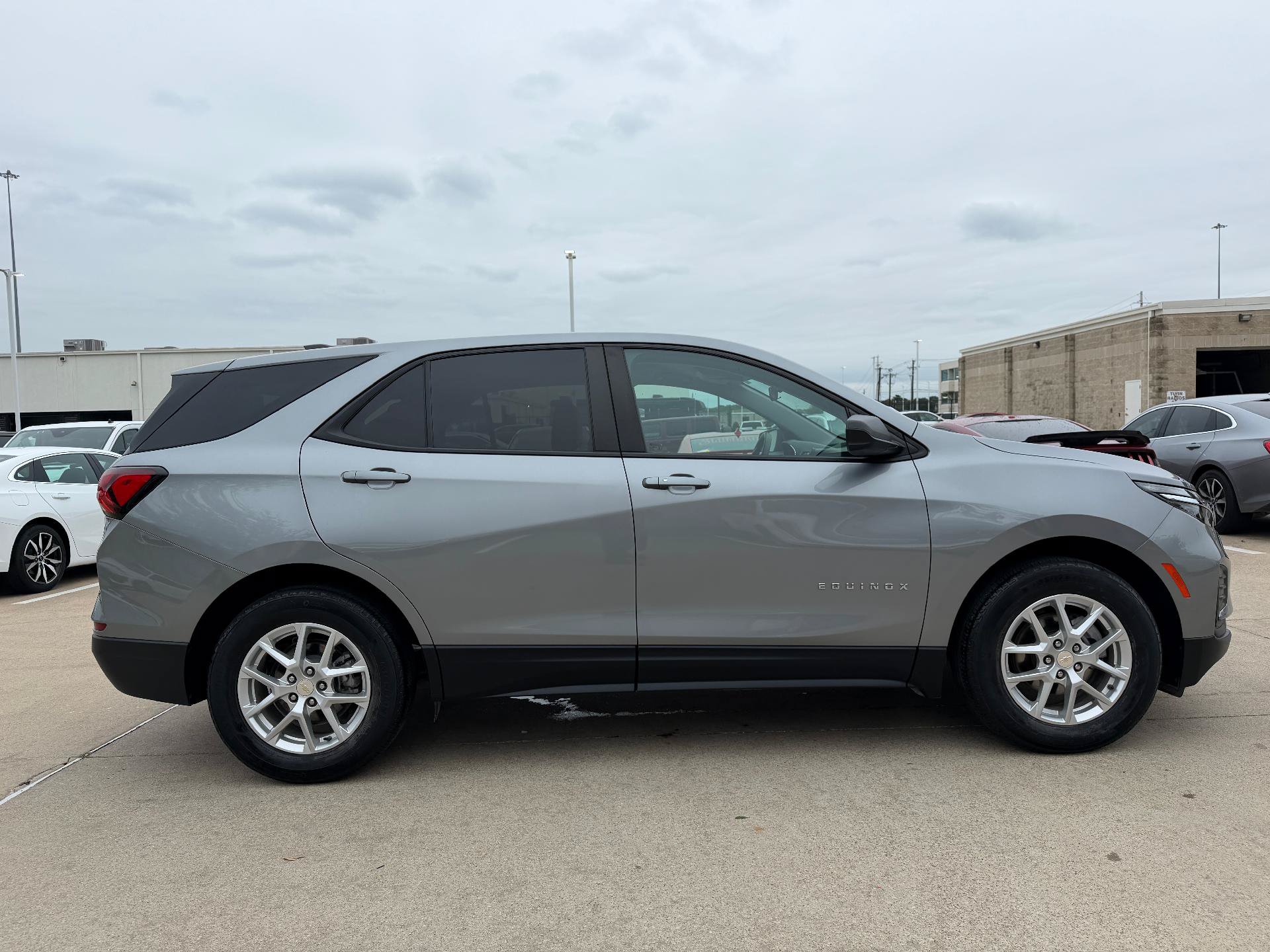 Used 2023 Chevrolet Equinox LS w/ LS Convenience Package FWD image 4
