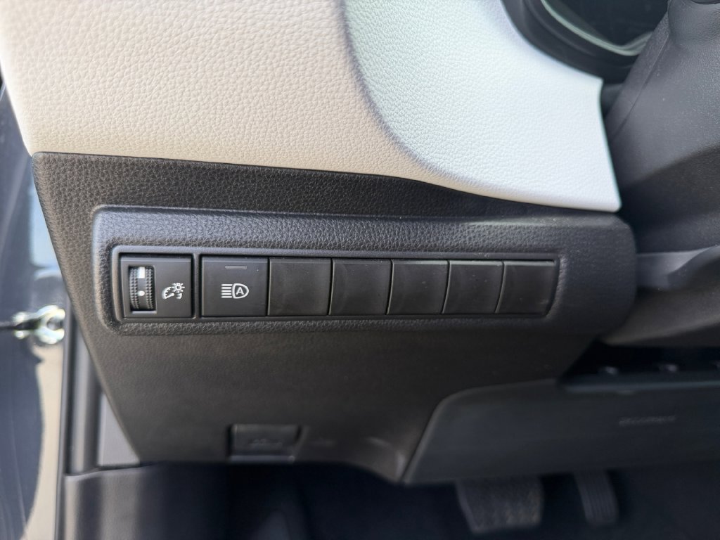 Used 2026 Toyota Corolla SE FWD image 25