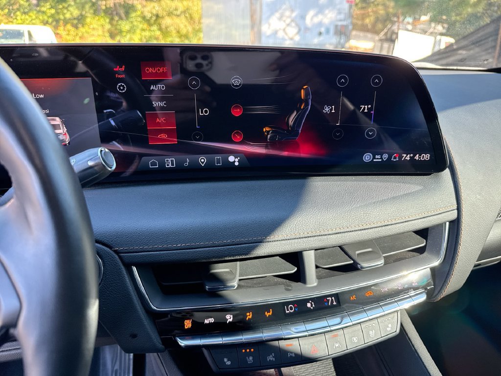 Used 2025 Cadillac CT5 V w/ Technology Package RWD image 25