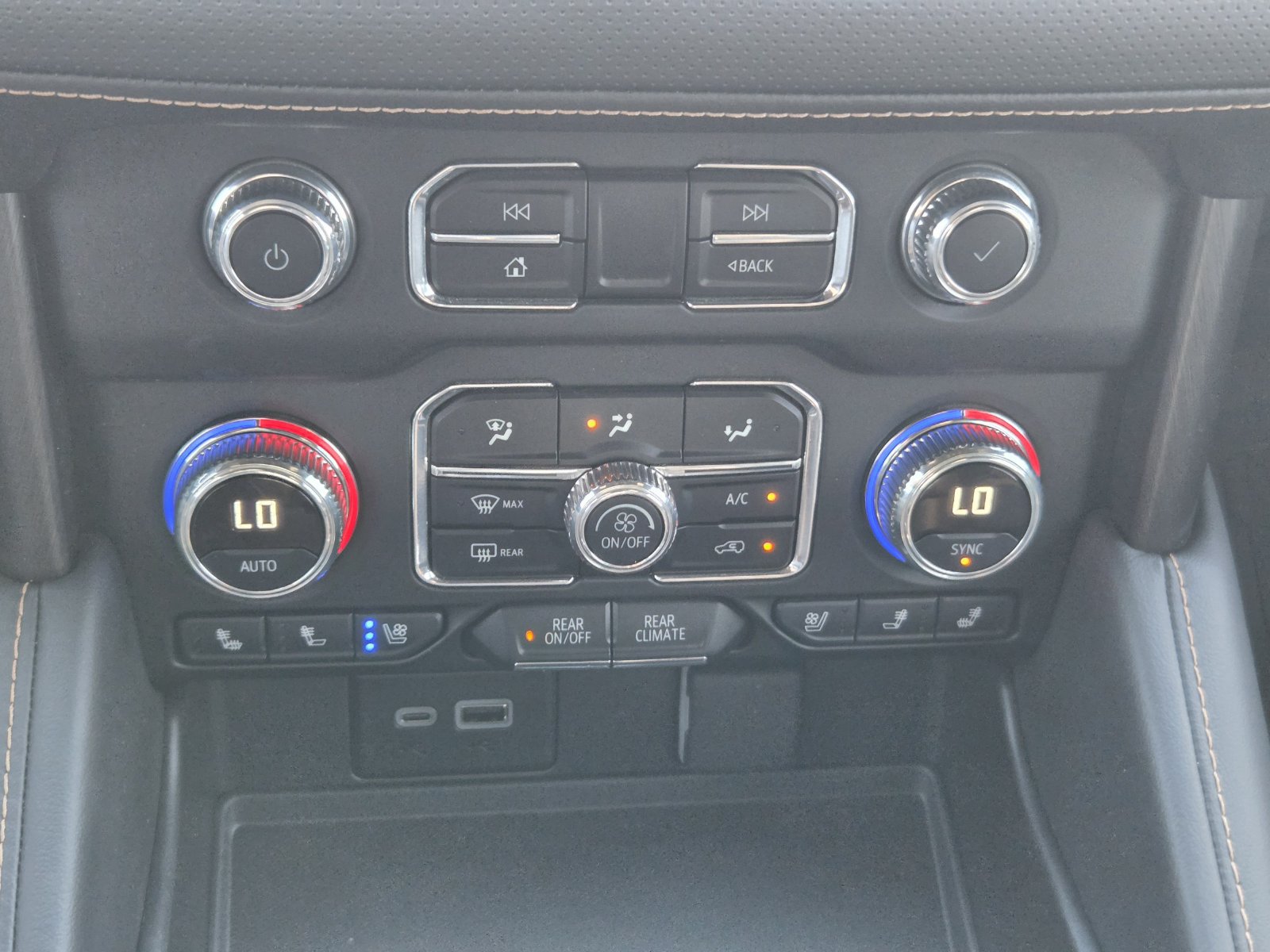Used 2024 GMC Yukon AT4 AWD/4WD image 19