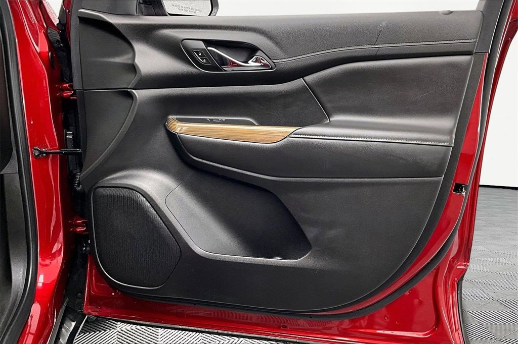 Used 2023 GMC Acadia SLE w/ Driver Convenience Package image 24