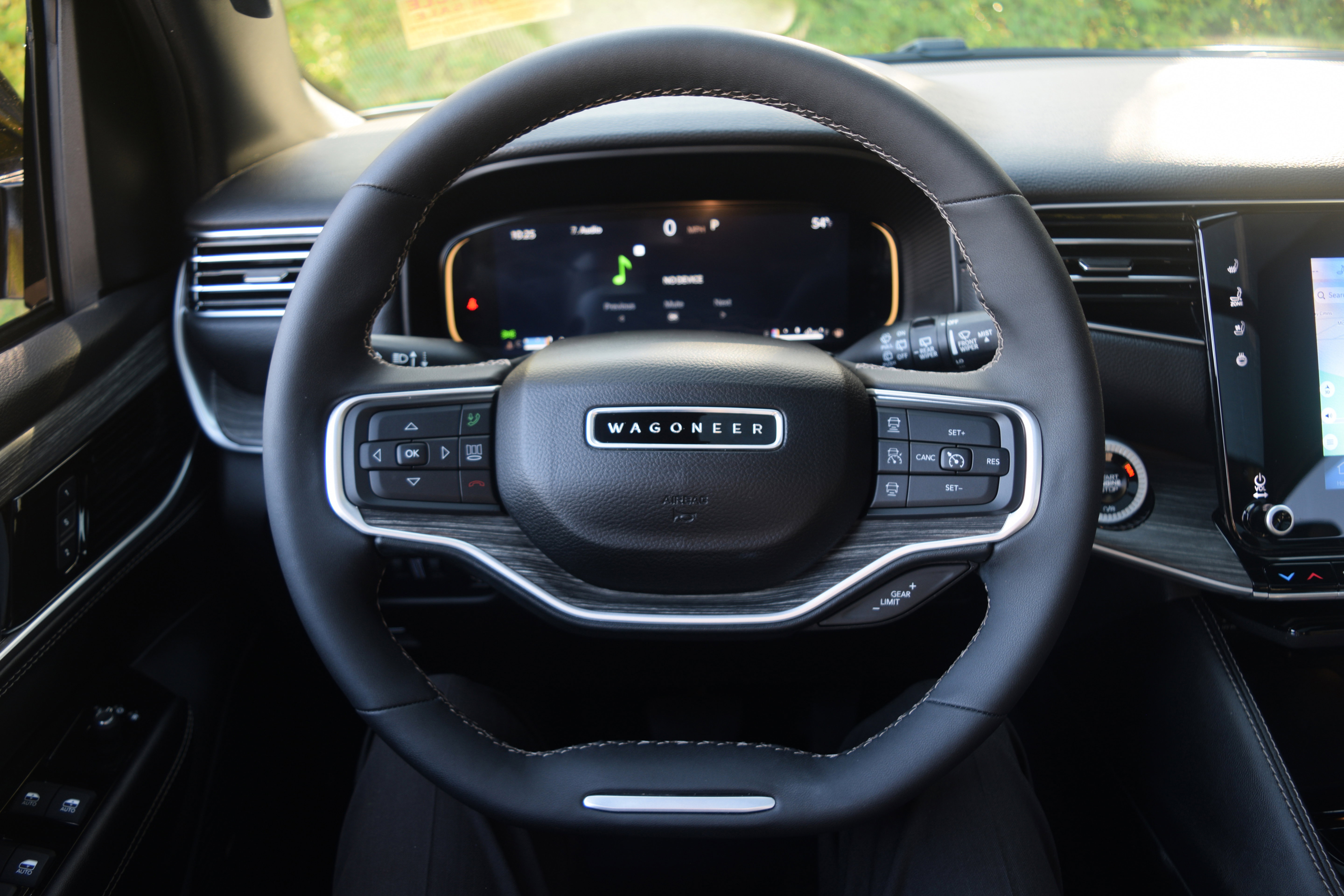 Used 2024 Jeep Wagoneer Series II w/ Premium Group I image 4