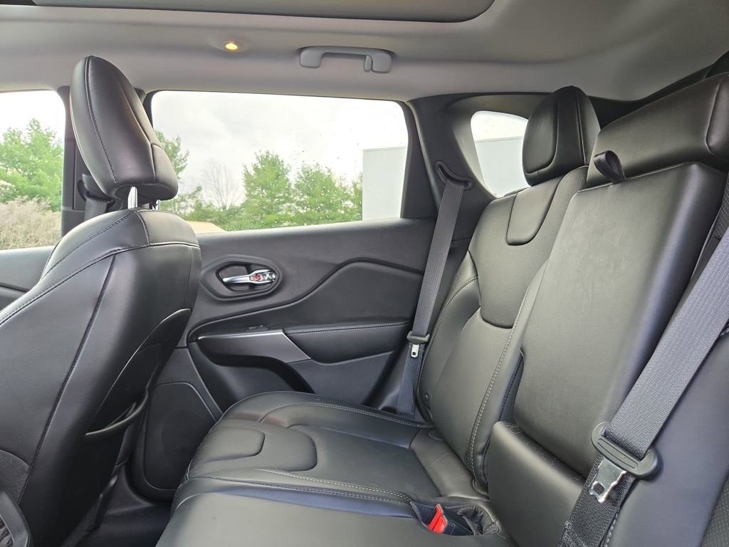Used 2019 Jeep Cherokee Limited image 28