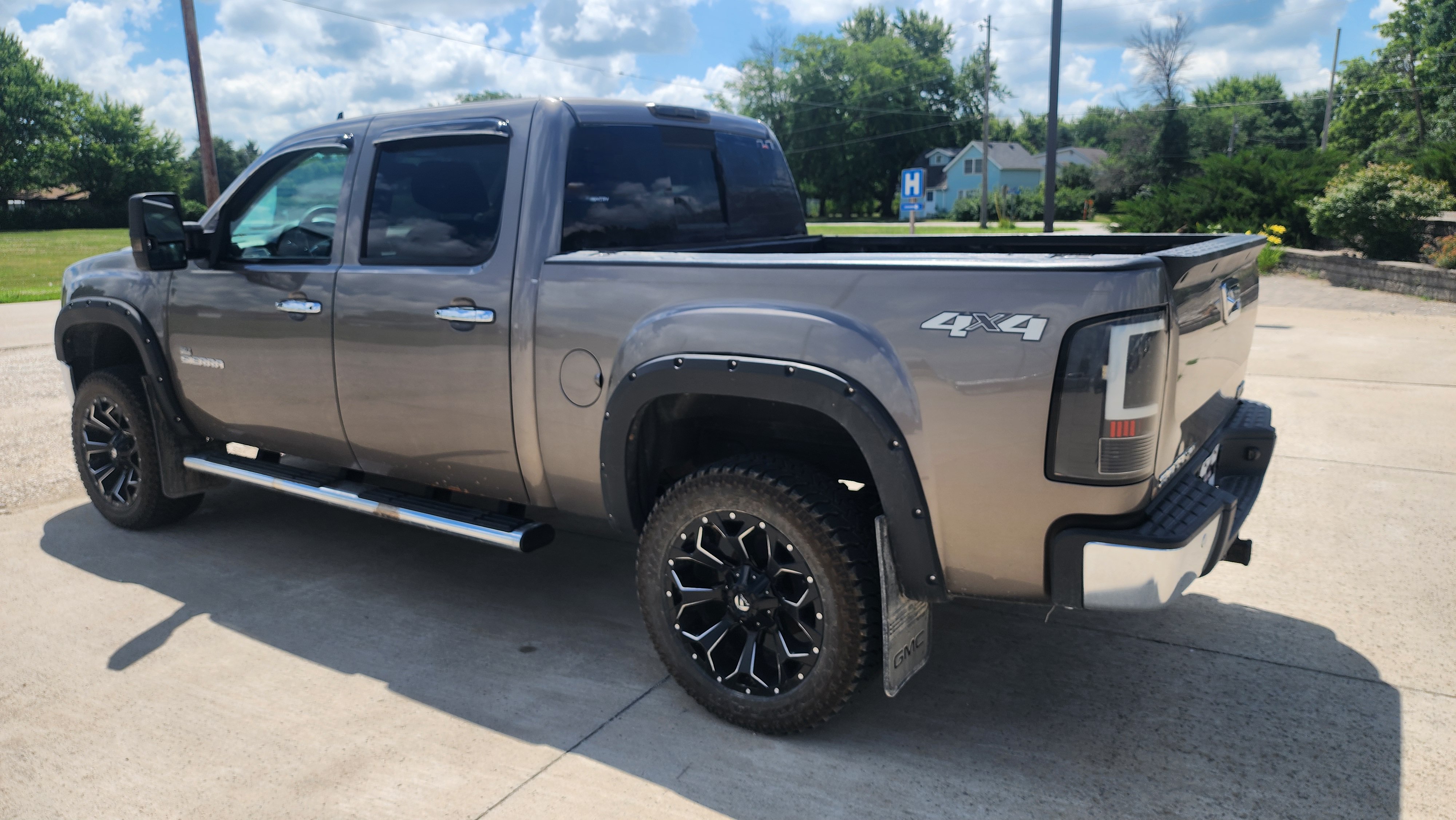 Used 2013 GMC Sierra 1500 SLT w/ Chrome Essentials Package AWD/4WD image 6