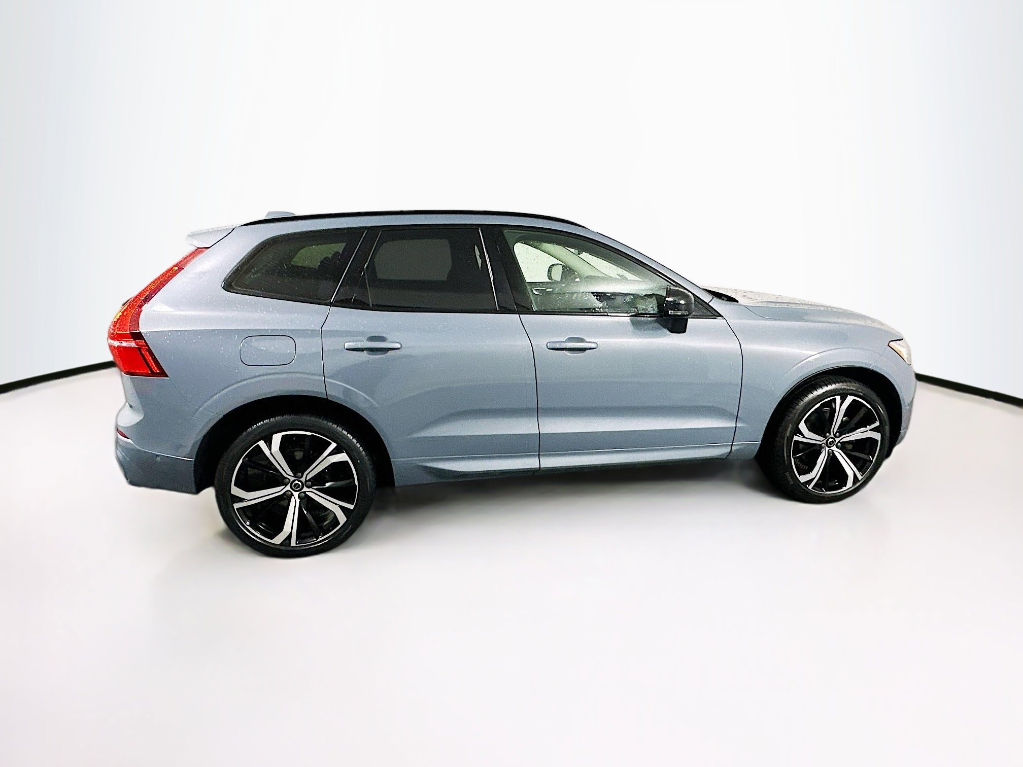 Used 2023 Volvo XC60 B5 Ultimate w/ Protection Package Premier image 10